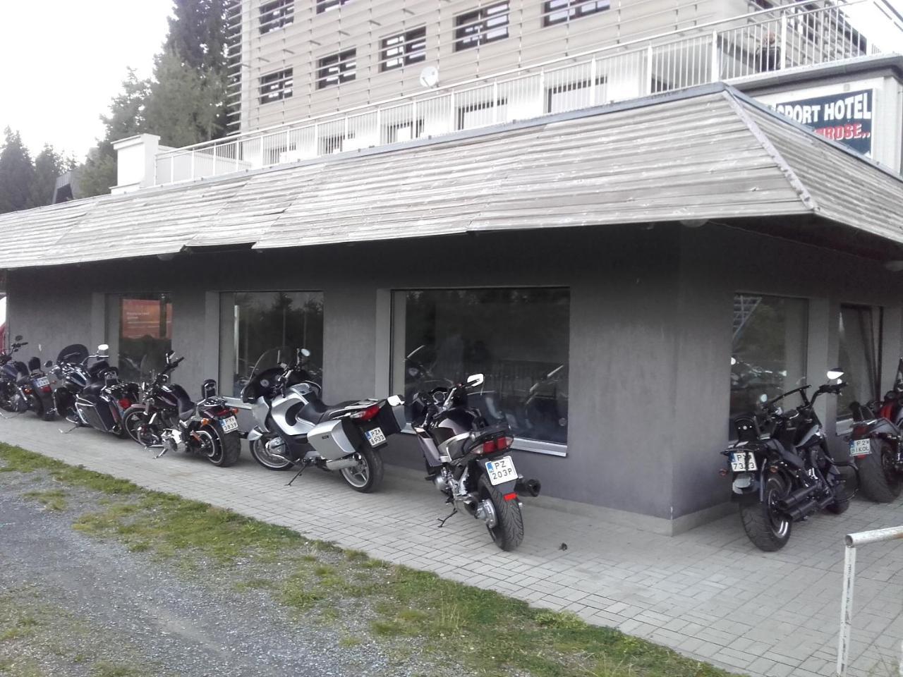 Hotel Alpenrose Treffen Exterior foto